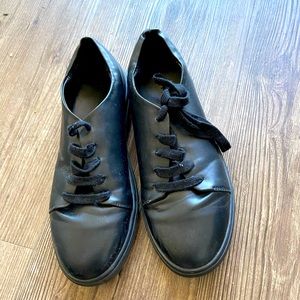 Vegan leather tied back Shoes